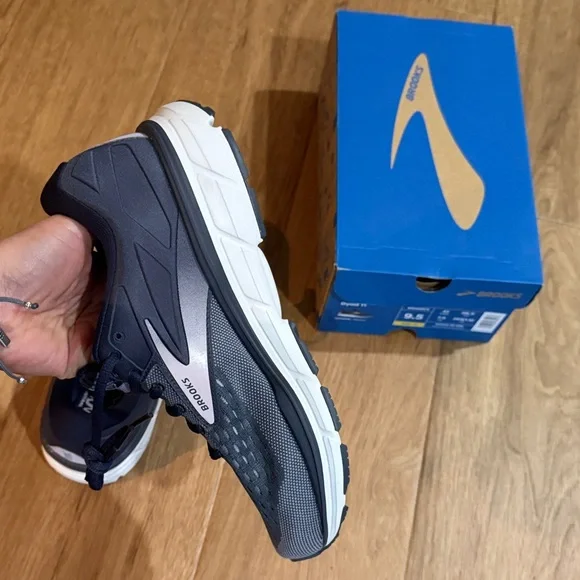 Brooks Women's 9.5 WIDE Gray and Navy Running Shoes - Picture 8 of 15